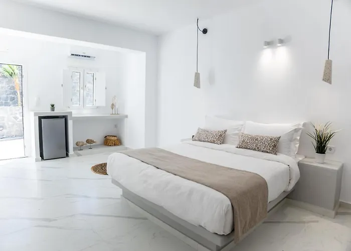 Mylos Design Perissa (Santorini)